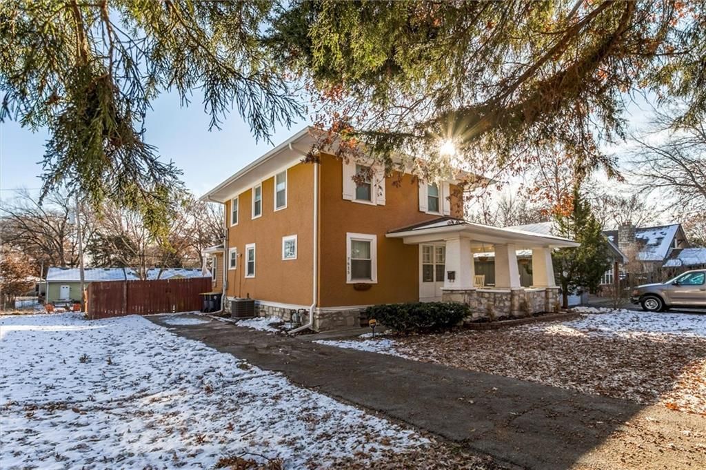 7615 Holmes Road, Kansas City, MO 64131