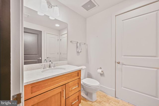 1615 N QUEEN ST #M303, Arlington, VA 22209