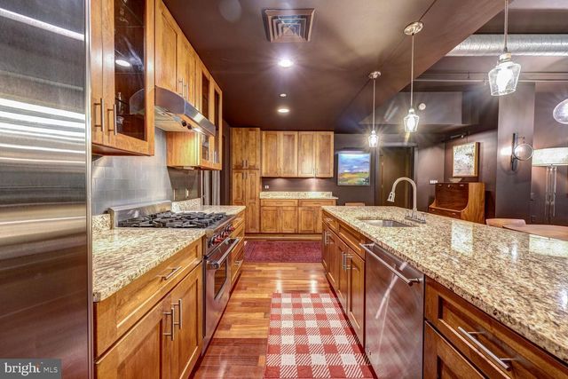 1615 N QUEEN ST #M303, Arlington, VA 22209