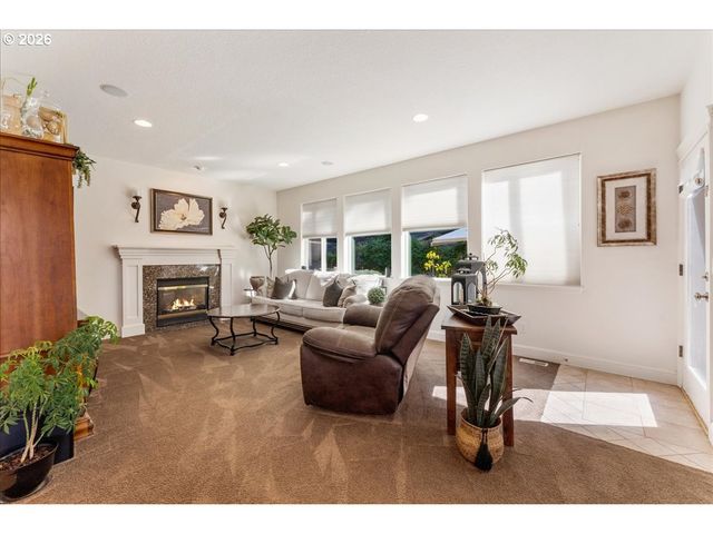 13658 Se SNOWFIRE Dr, Happy Valley, OR 97086