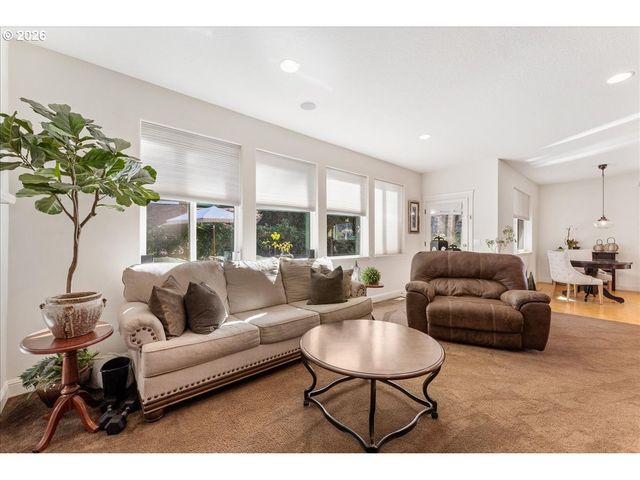 13658 Se SNOWFIRE Dr, Happy Valley, OR 97086