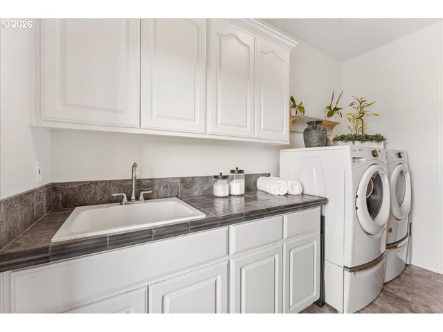 13658 Se SNOWFIRE Dr, Happy Valley, OR 97086