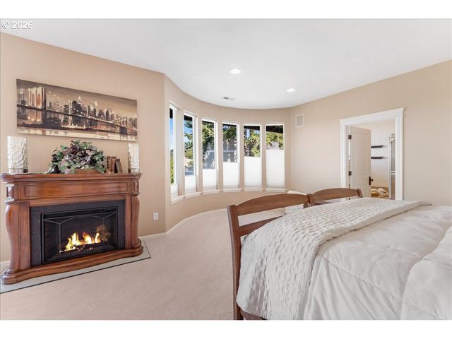 13658 Se SNOWFIRE Dr, Happy Valley, OR 97086