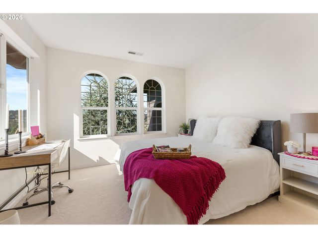 13658 Se SNOWFIRE Dr, Happy Valley, OR 97086