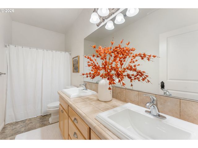 13658 Se SNOWFIRE Dr, Happy Valley, OR 97086