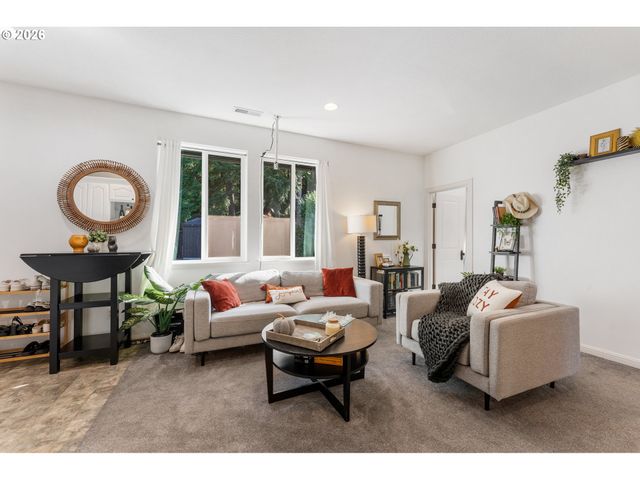 13658 Se SNOWFIRE Dr, Happy Valley, OR 97086