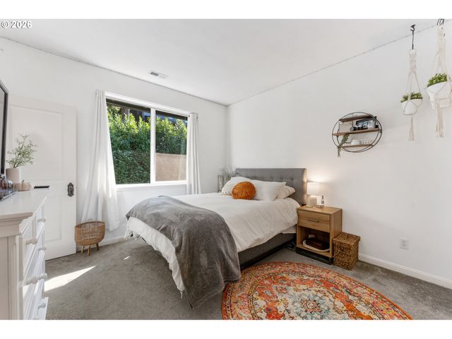 13658 Se SNOWFIRE Dr, Happy Valley, OR 97086