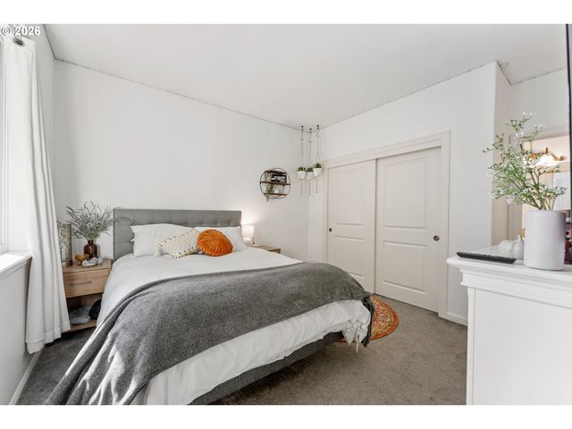 13658 Se SNOWFIRE Dr, Happy Valley, OR 97086