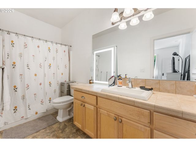 13658 Se SNOWFIRE Dr, Happy Valley, OR 97086