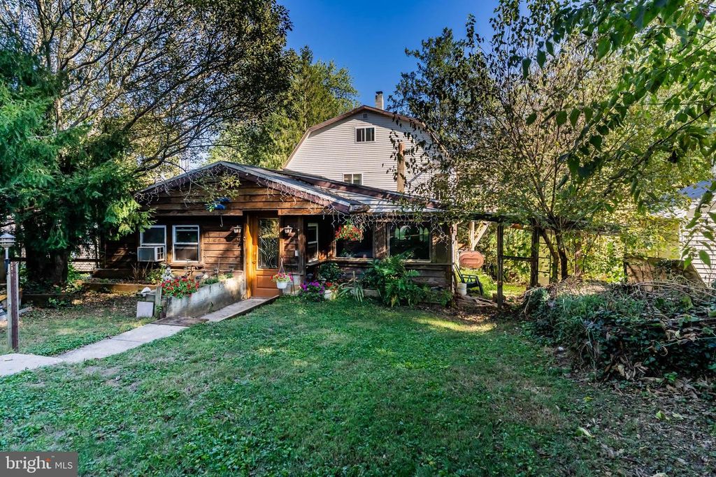 720 CONODOGUINET AVENUE, Carlisle, PA 17015