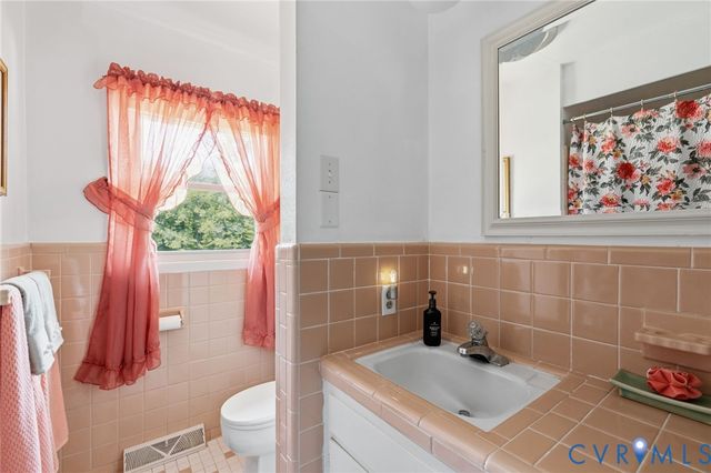 4512 Forrestal Rd, Chester, VA 23831