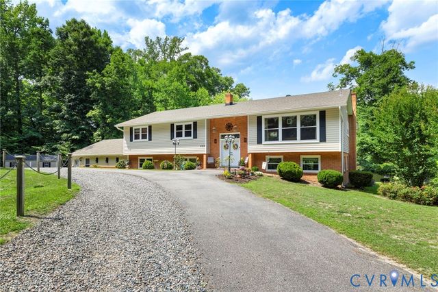 4512 Forrestal Rd, Chester, VA 23831