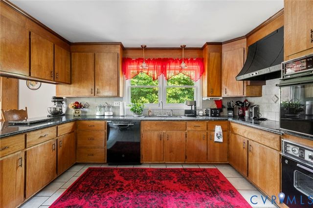 4512 Forrestal Rd, Chester, VA 23831
