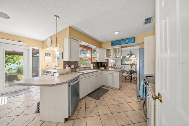 911 SOUTHERN PINE LANE, Sarasota, FL 34243
