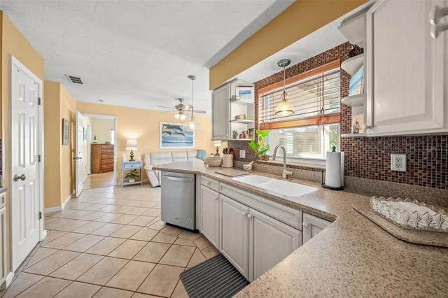 911 SOUTHERN PINE LANE, Sarasota, FL 34243