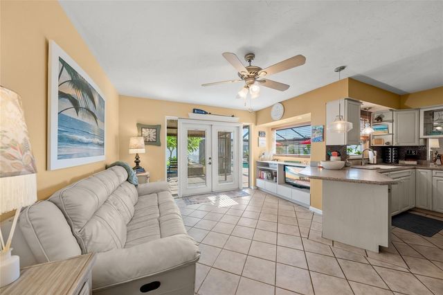 911 SOUTHERN PINE LANE, Sarasota, FL 34243