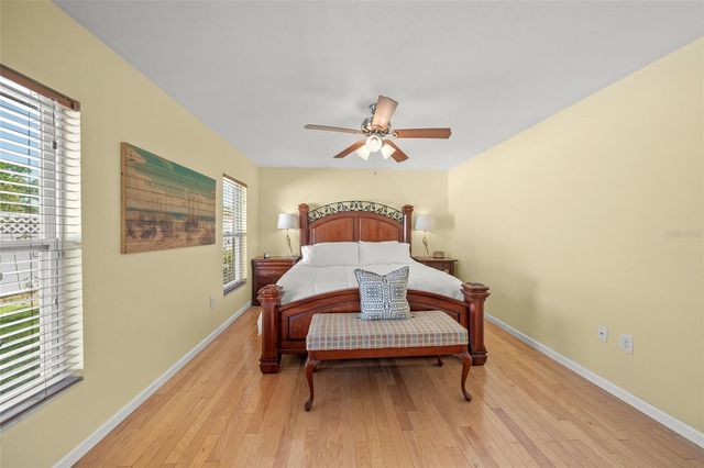 911 SOUTHERN PINE LANE, Sarasota, FL 34243