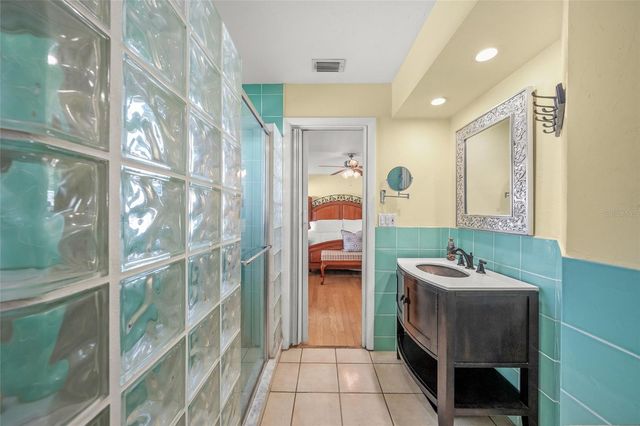 911 SOUTHERN PINE LANE, Sarasota, FL 34243