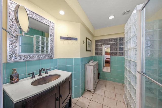 911 SOUTHERN PINE LANE, Sarasota, FL 34243