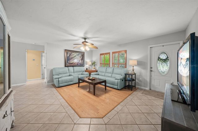 911 SOUTHERN PINE LANE, Sarasota, FL 34243