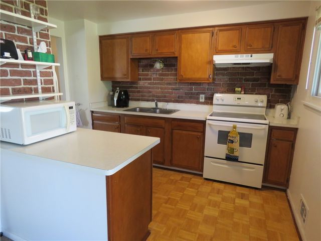 27 Jamee Lane, Gates, NY 14606