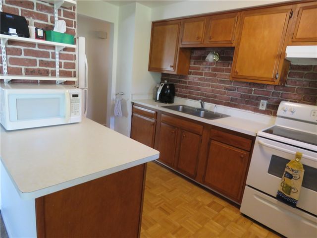 27 Jamee Lane, Gates, NY 14606