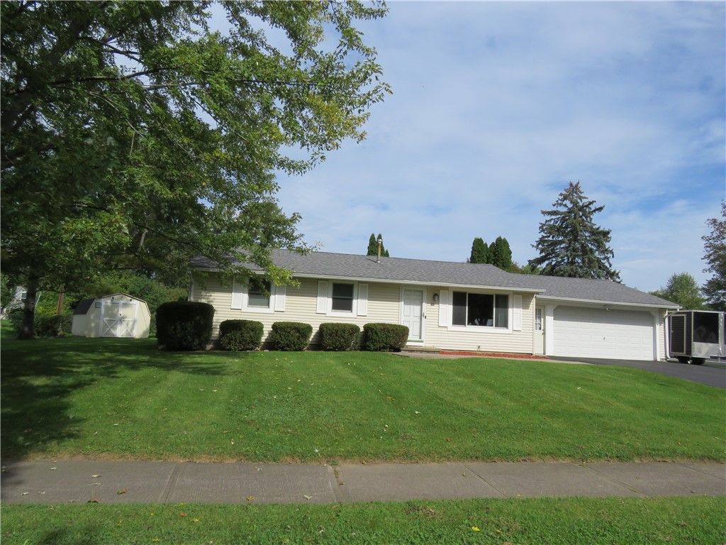 27 Jamee Lane, Gates, NY 14606