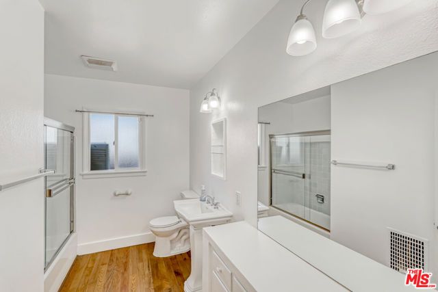 15905 Enadia Way, Los Angeles, CA 91406