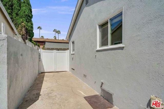15905 Enadia Way, Los Angeles, CA 91406