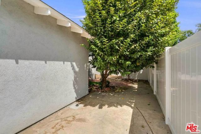 15905 Enadia Way, Los Angeles, CA 91406