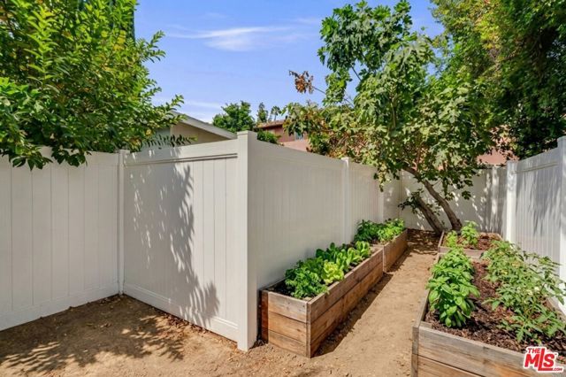 15905 Enadia Way, Los Angeles, CA 91406