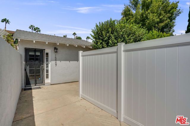 15905 Enadia Way, Los Angeles, CA 91406