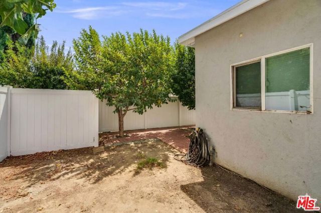 15905 Enadia Way, Los Angeles, CA 91406