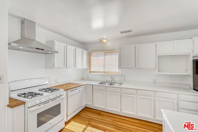 15905 Enadia Way, Los Angeles, CA 91406