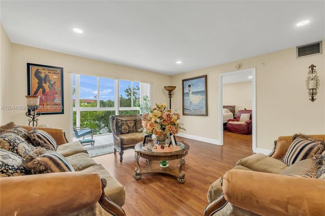 12900 SW 13th Street 309E, Pembroke Pines, FL 33027