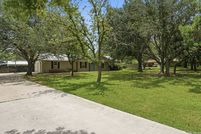 111 Deer Run, Pleasanton, TX 78064