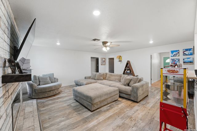 111 Deer Run, Pleasanton, TX 78064