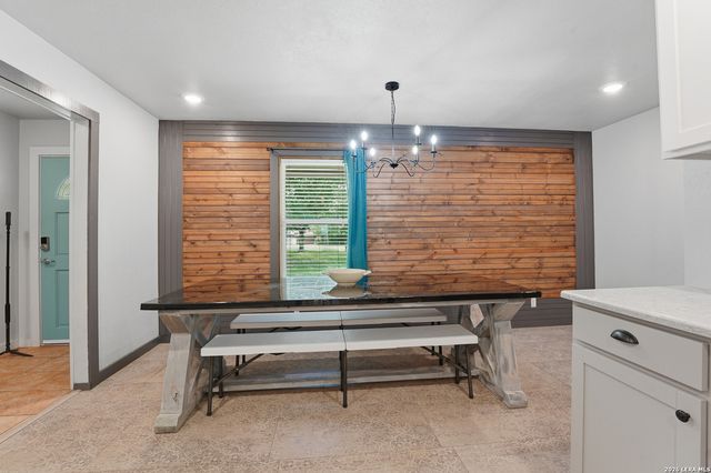 111 Deer Run, Pleasanton, TX 78064