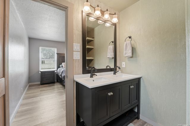 111 Deer Run, Pleasanton, TX 78064