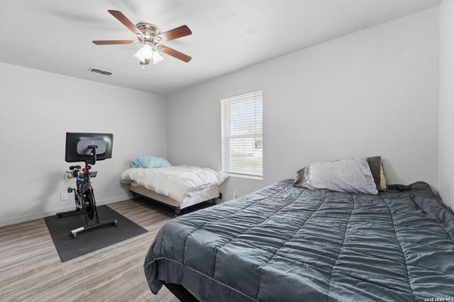 111 Deer Run, Pleasanton, TX 78064