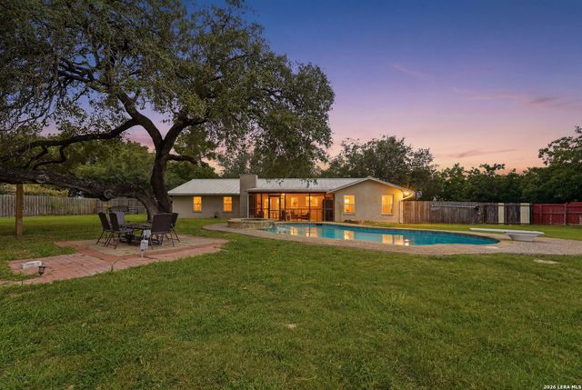 111 Deer Run, Pleasanton, TX 78064