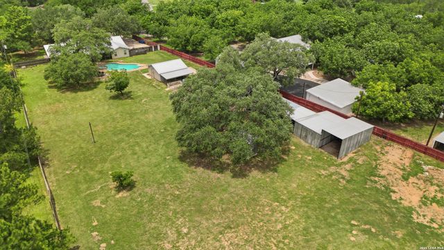 111 Deer Run, Pleasanton, TX 78064