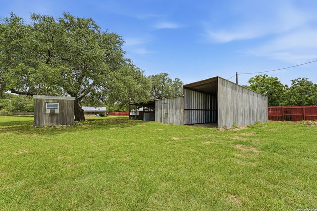 111 Deer Run, Pleasanton, TX 78064