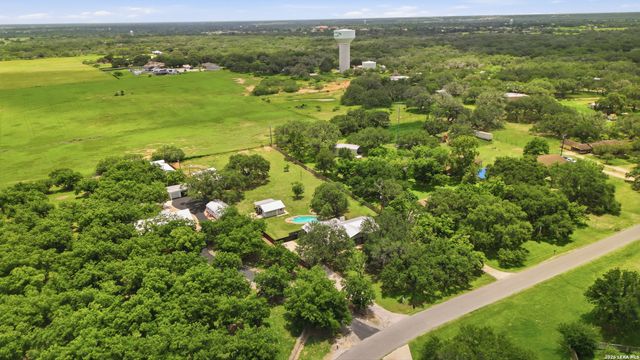 111 Deer Run, Pleasanton, TX 78064
