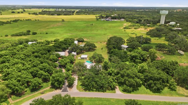 111 Deer Run, Pleasanton, TX 78064
