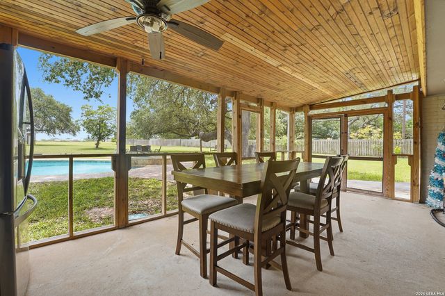 111 Deer Run, Pleasanton, TX 78064