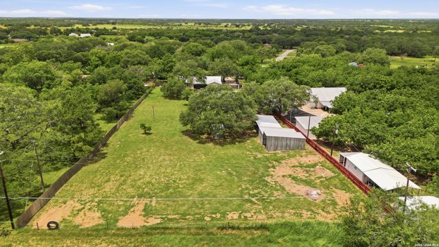 111 Deer Run, Pleasanton, TX 78064