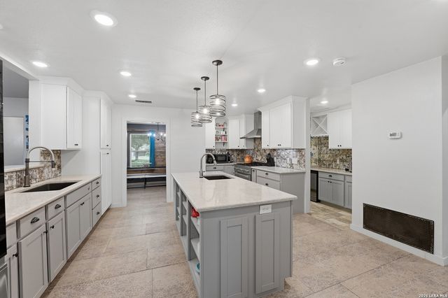111 Deer Run, Pleasanton, TX 78064