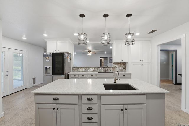 111 Deer Run, Pleasanton, TX 78064