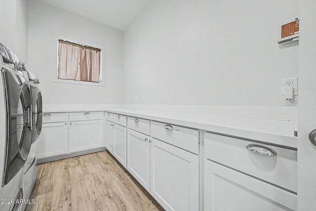 2245 E CHEERY LYNN Road, Phoenix, AZ 85016